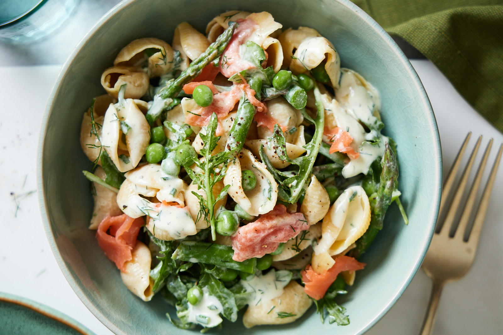 Pasta with smoked salmon and arugula